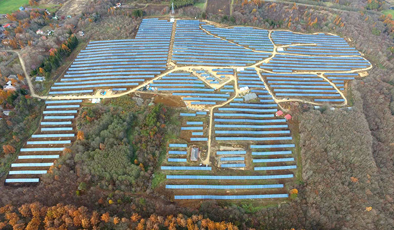 レーベンソーラー岩手八幡平発電所全体写真